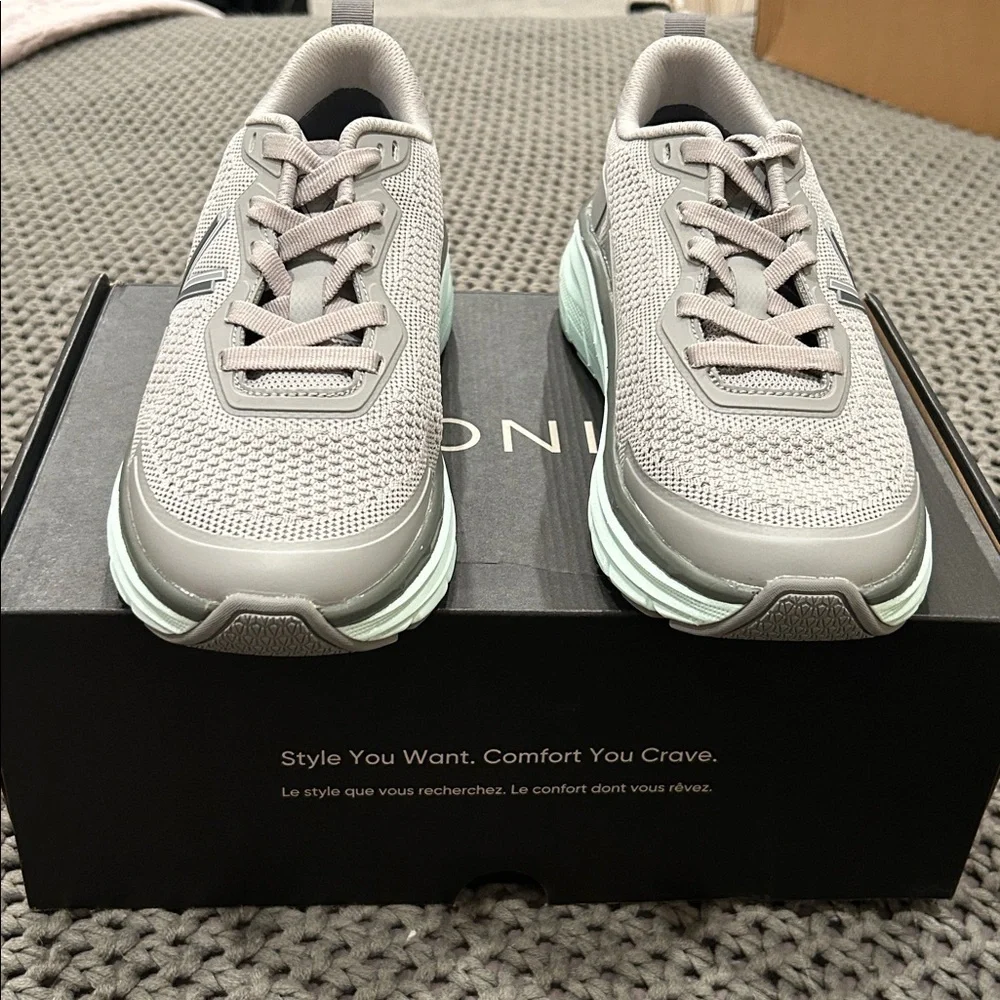 Womens Vionic Walk Max in Light Grey 7 Wide
